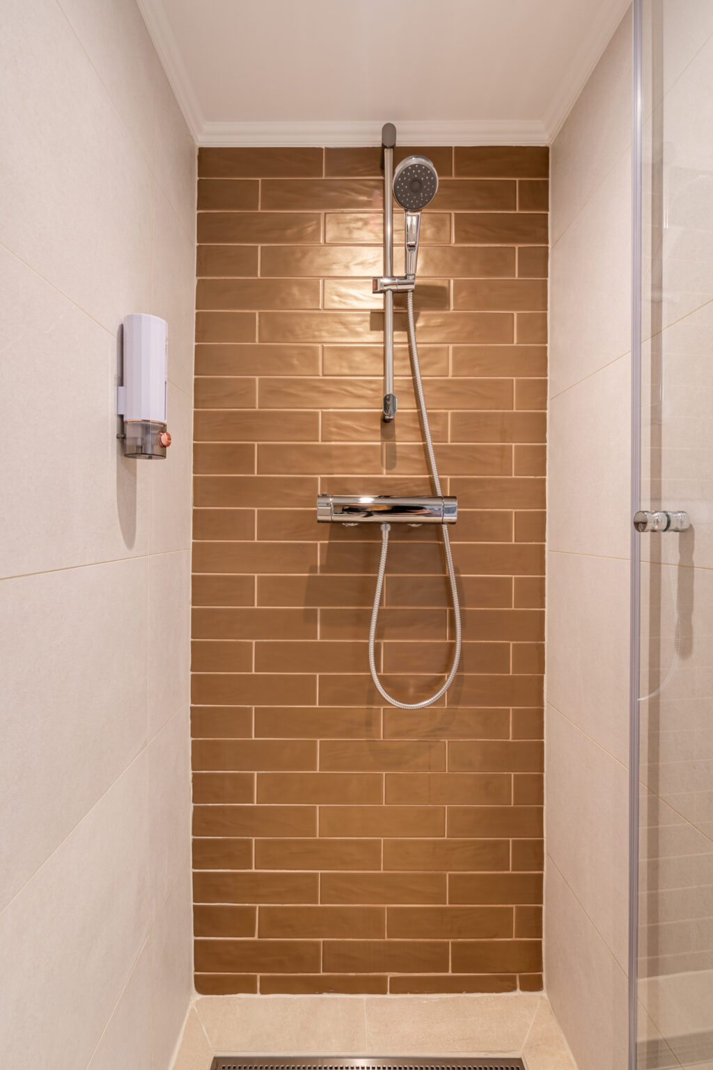 services-05 dsc07820 1024x1536